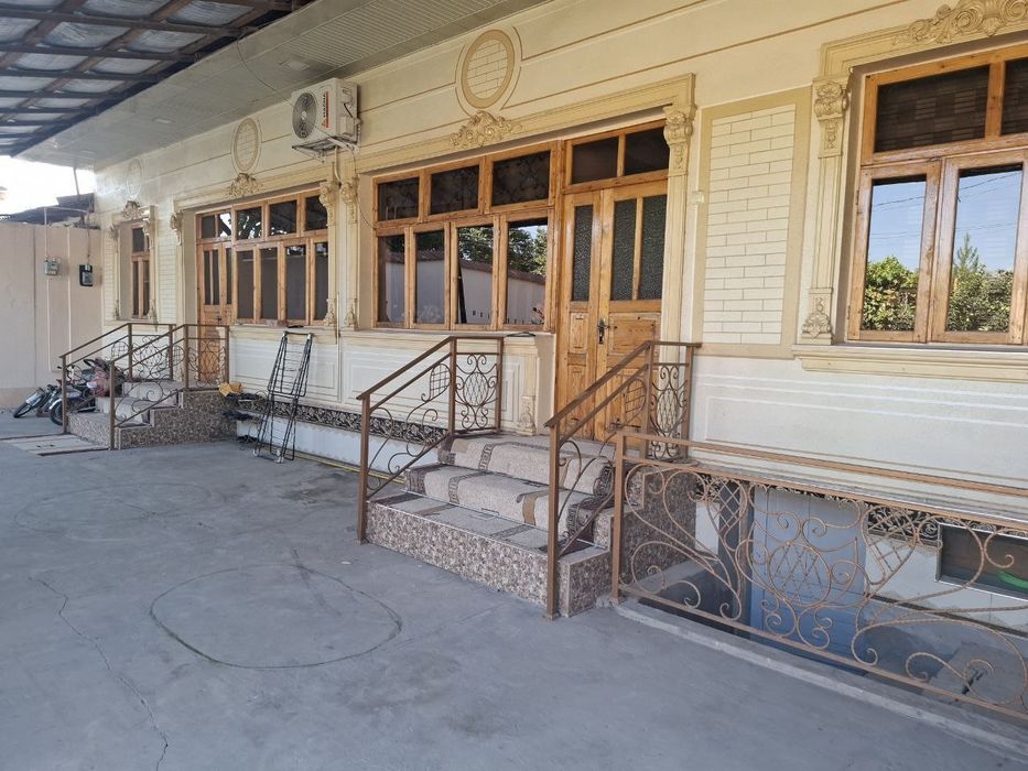 Срочна ховли сотилади