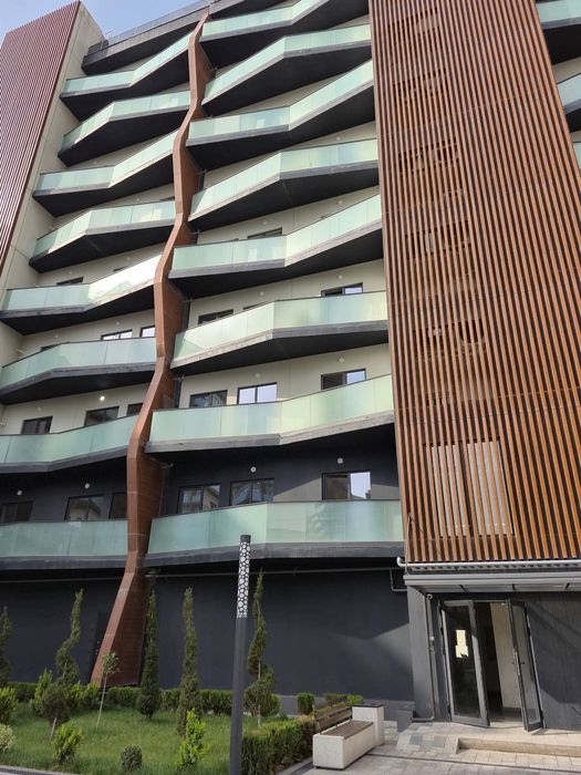Продается 3х ком квартира, ЖК Нур, ор-р: ул. Ниёзбек, 98 м²