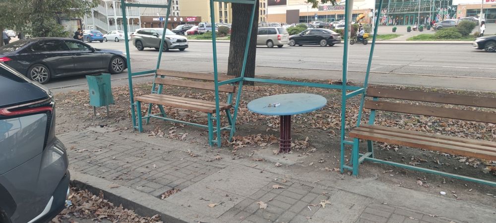 Скамейки с навесом