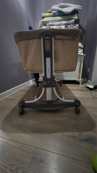 Манеж, люлька и кенгуру