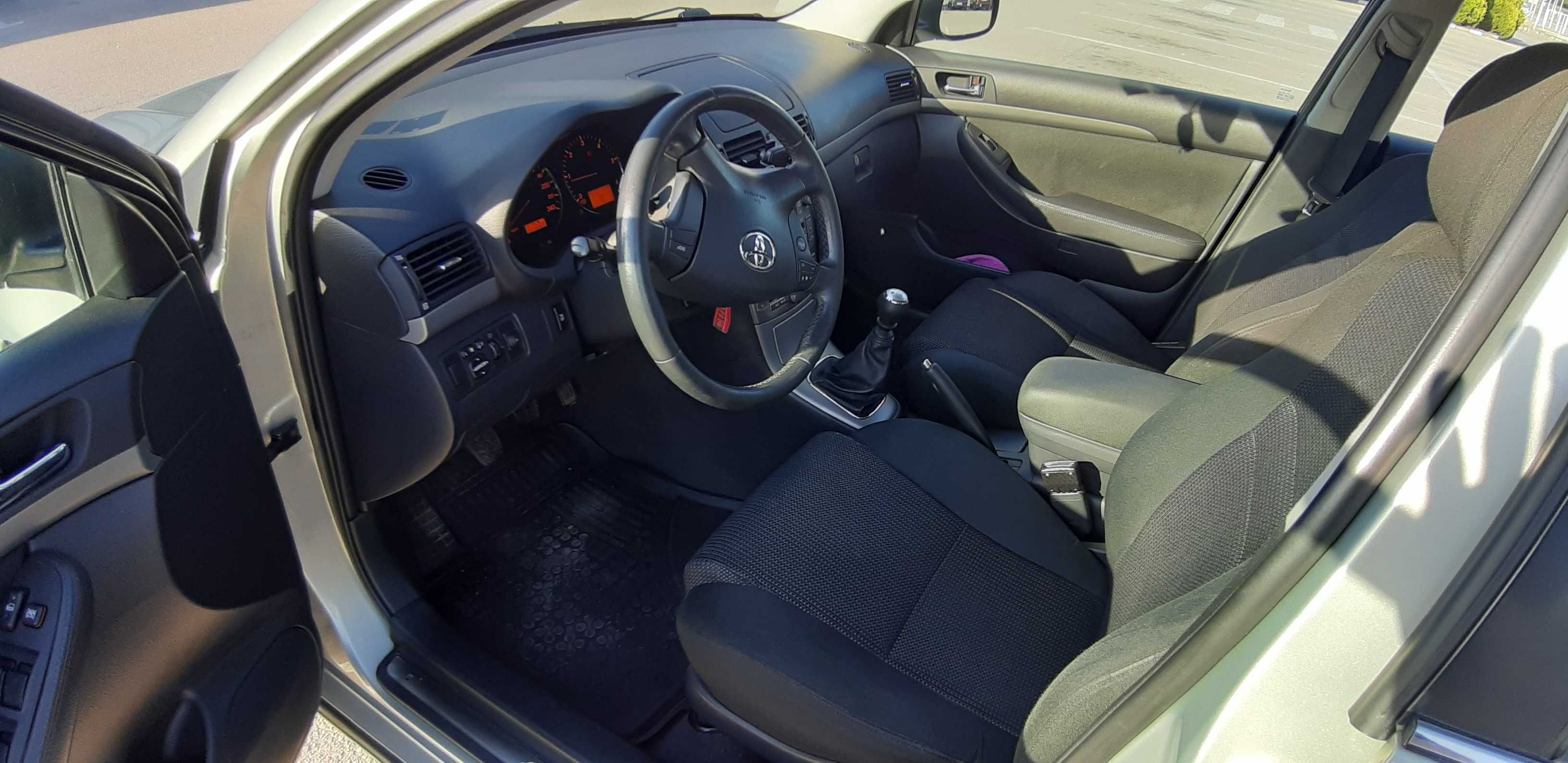 Продавам ТОЙОТА АВЕНСИС-2,2D4D-2007г.
