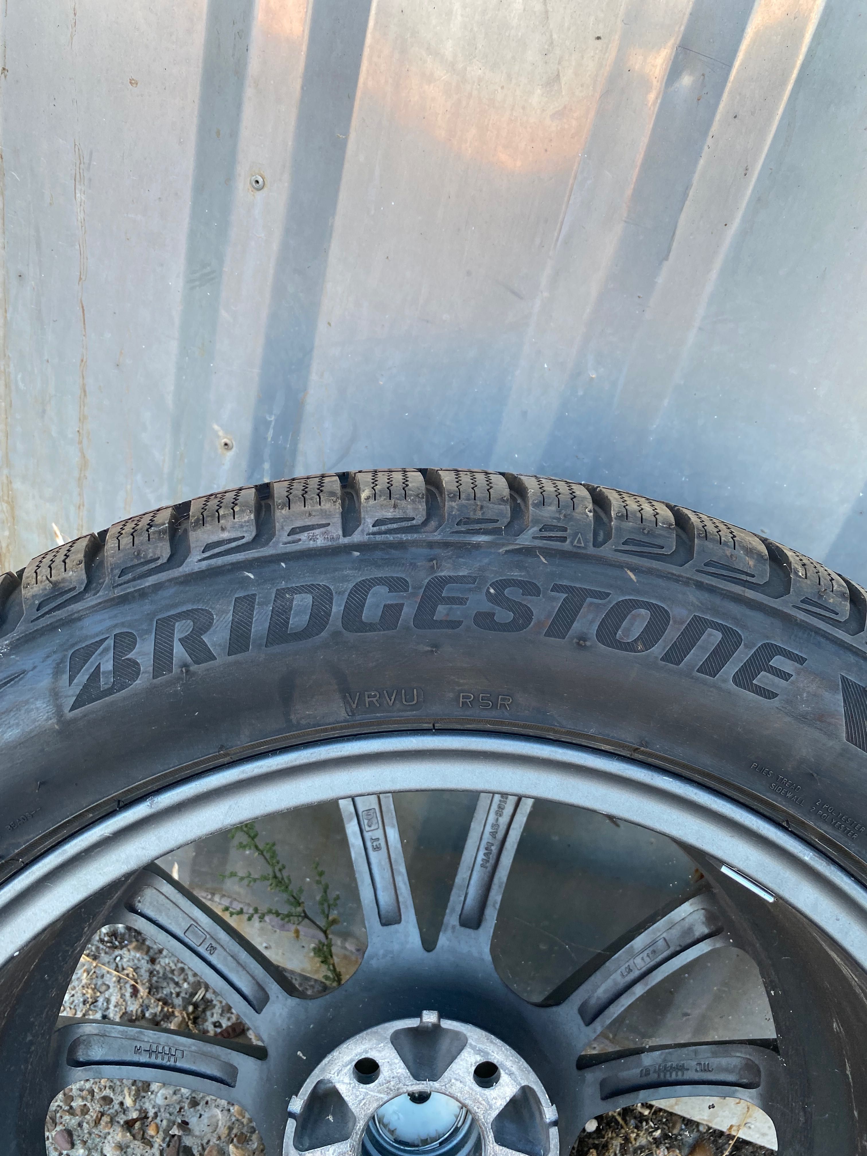 Cauciucuri Bridgestone 255 50 R19 de iarnă