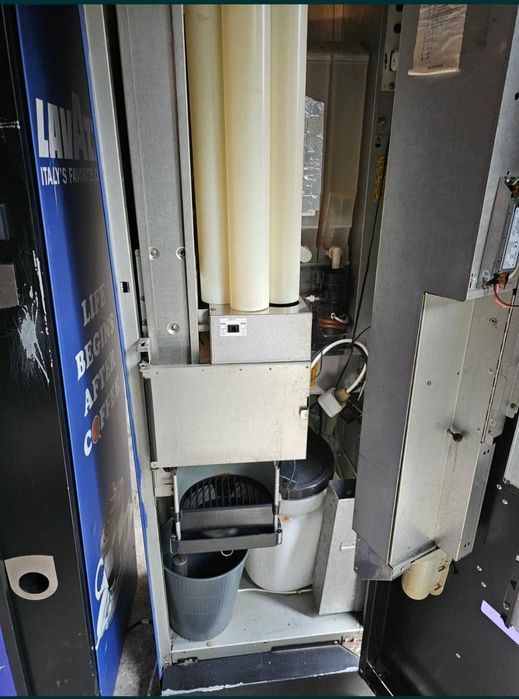 Продавам 2 броя вендинг кафе машини Венеция ЛХ