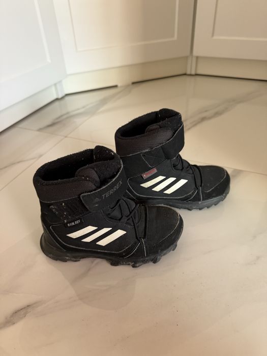 Продам ботинки на зиму , размер 30.