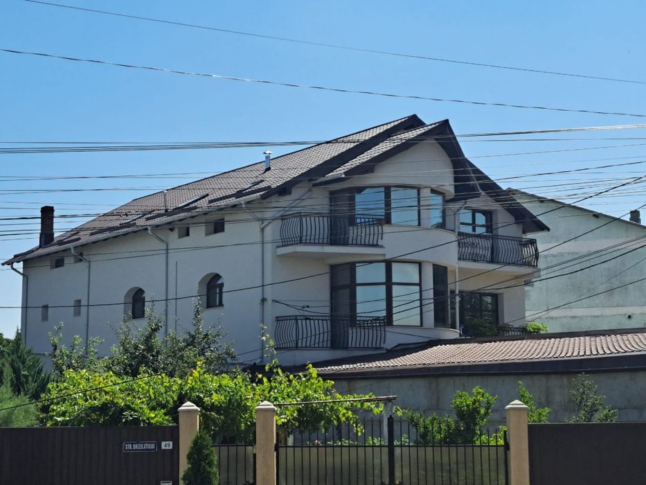 Clădire multifuncțională de vânzare – Săbăoani, zonă ultracentrală