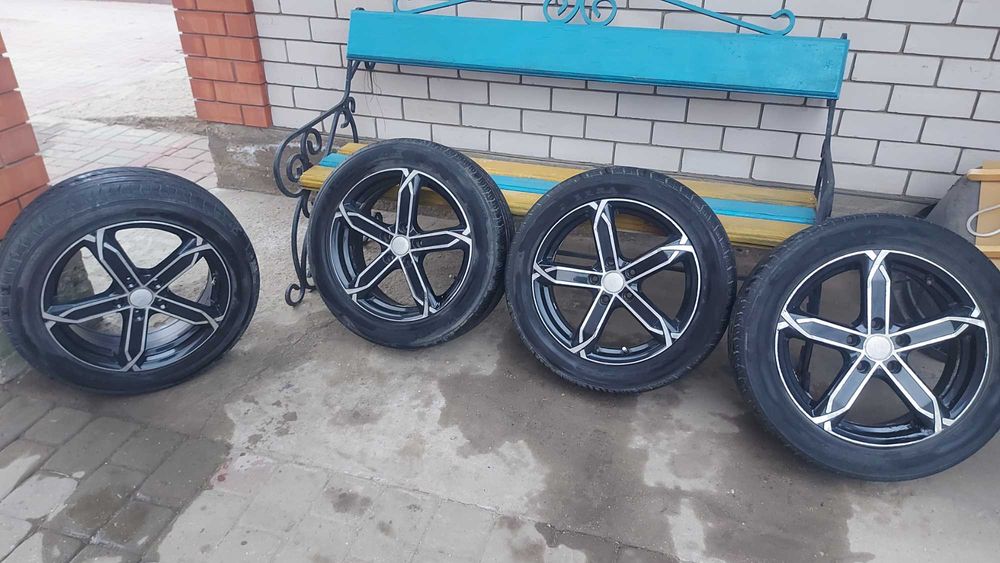 Продам комплект диски с летней отличной резиной на 17