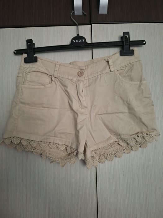 Pantaloni scurți cu dantelă