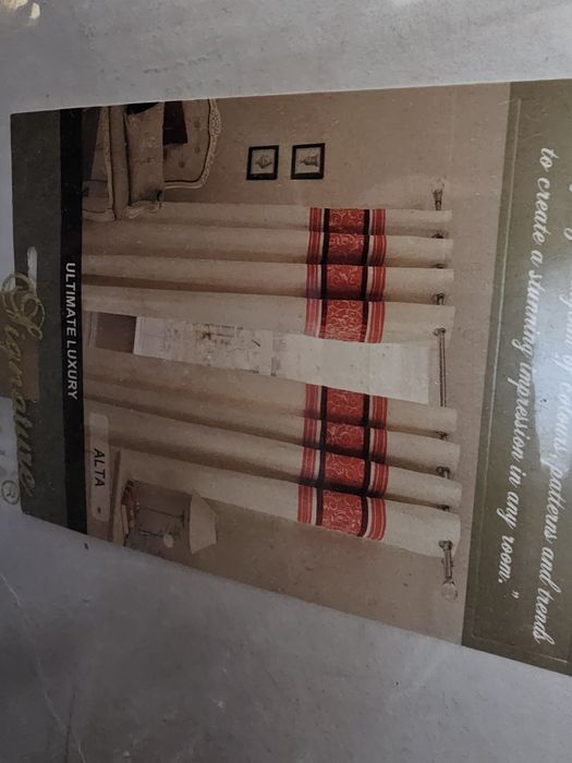 Draperii noi, în ambalajul original