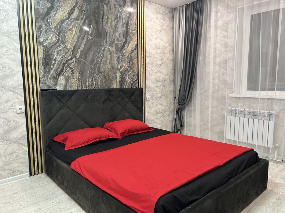 Сдам новую квартиру посуточно в мкр.  Аэропорт ЖК« Енбек».