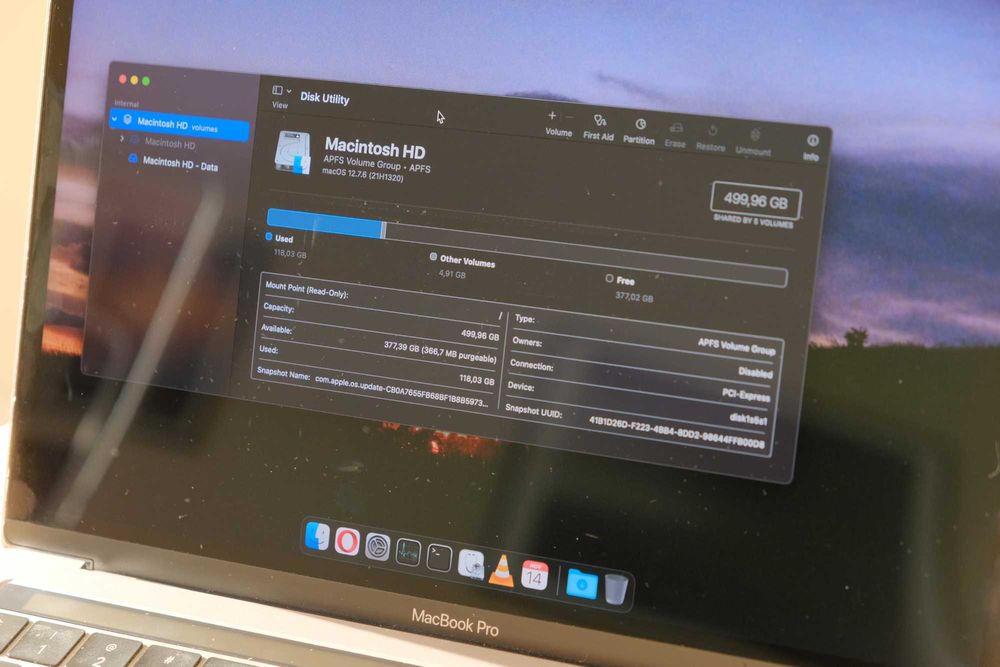 MacBook Pro A1706 - 13" Retina Display, Touch Bar, 500GB SSD, 8GB RAM