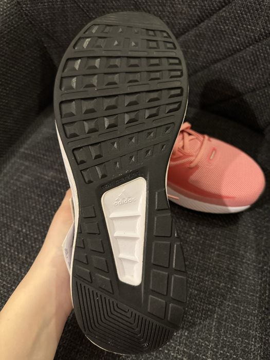 Оригинални маратонки на adidas