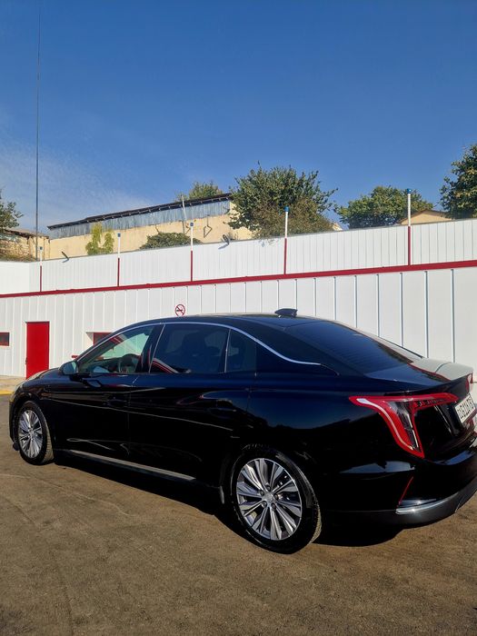 Hongqi E-QM5 450talik 2024 sotiladi