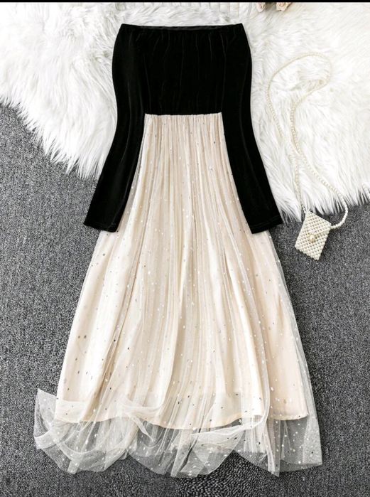 Рокля ХЛ, с бляскава мрежа с отворени рамене