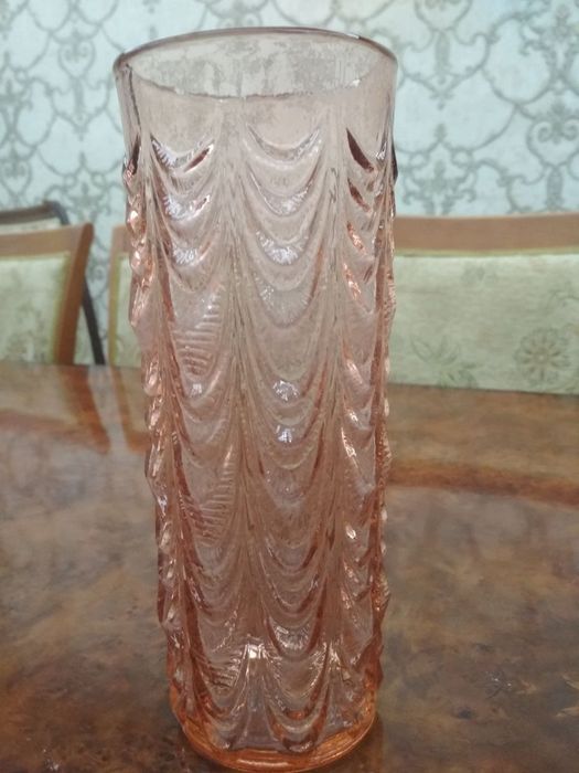 Статуэтка, сувенир чайник, ваза, олма артадиган аппарат сотилади