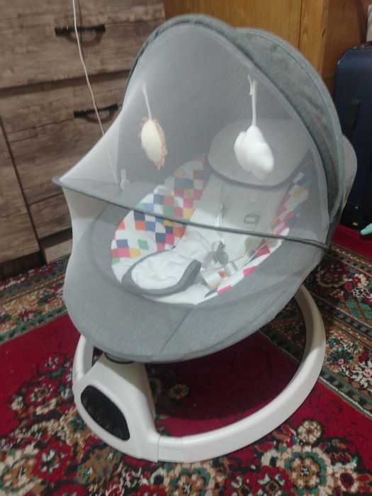 Прадается детская кроватка с разеткой