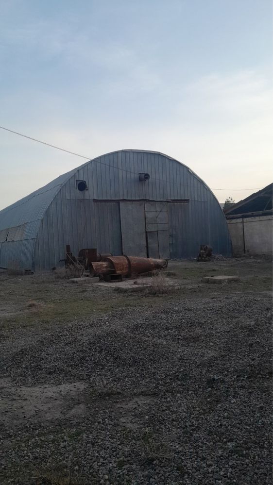 Сотилади ангар 900 м²