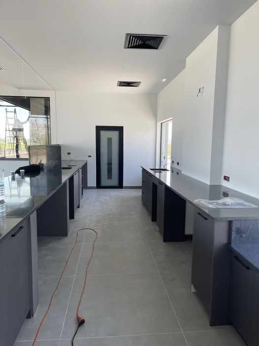 Spatiu Comercial/ Reprezentanta/ Service auto/ Magazin/ DE INCHIRIAT..