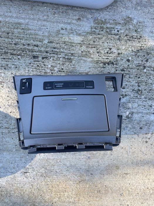 Пепелник за тойота авенсис т27 2009-  2015 г