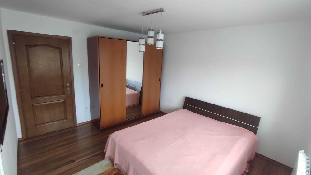 Inchiriez apartament 3 camere mobilat/ utiliat zona McDonald's