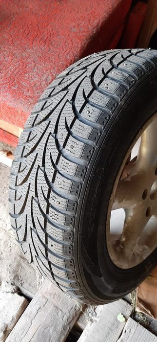 Шины с дисками в комплекте.