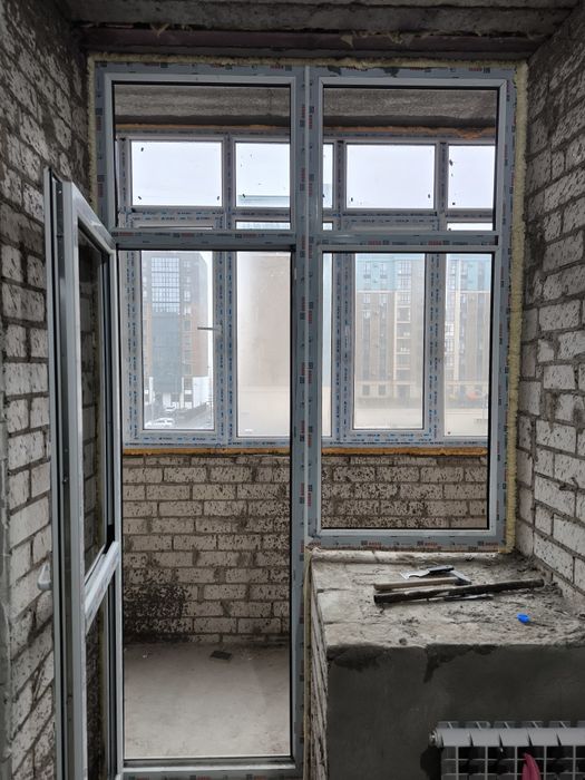 Балконный дверь с окном