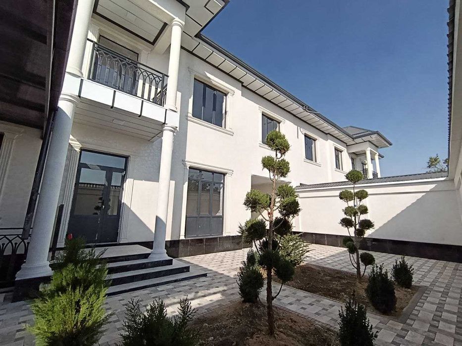 Уч кахрамон  Постидан 4 км. Участка сотилади. 2,5 сотик 8 хона.