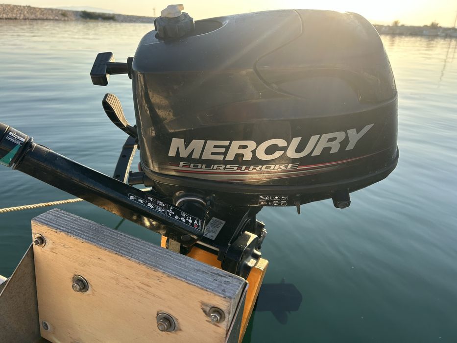 Моторна лодка Sea Ray 180 sport в Гърция