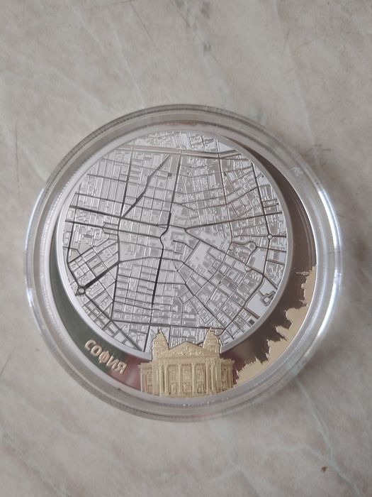 Инвестиционни монети сребърна монета с частично позлатяване 24 карата