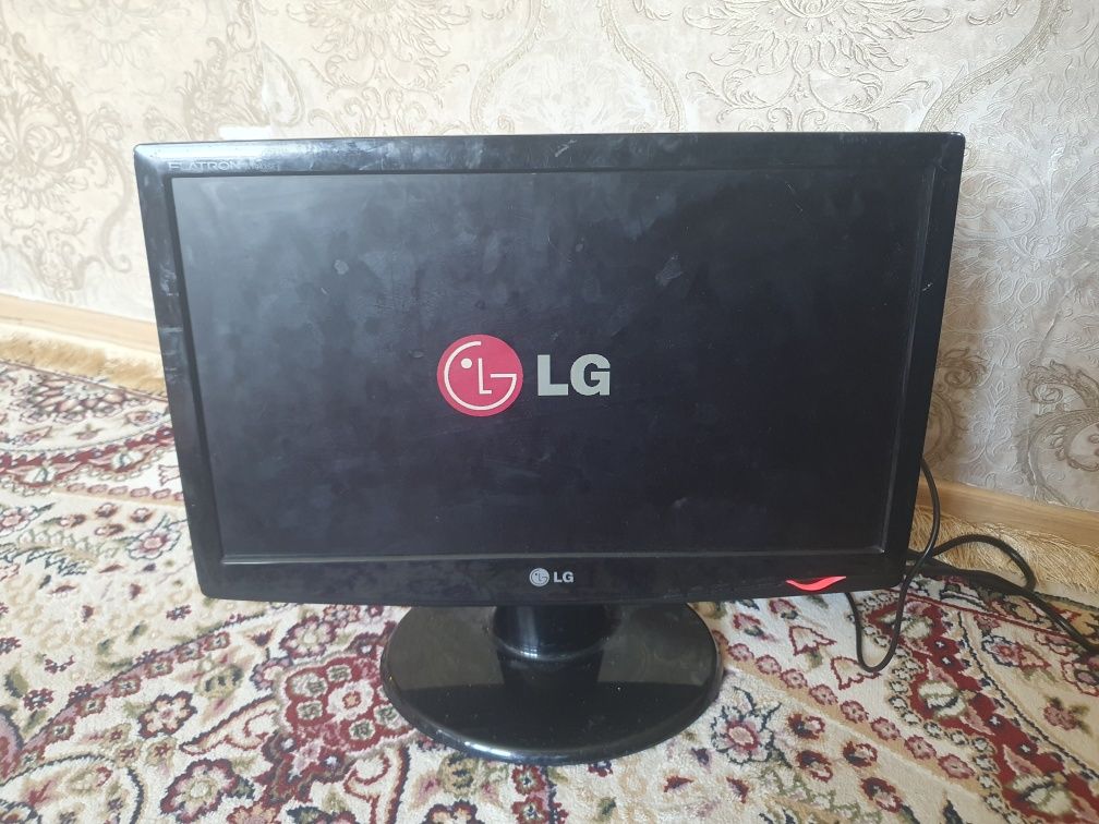 Монитор LG (18.5)