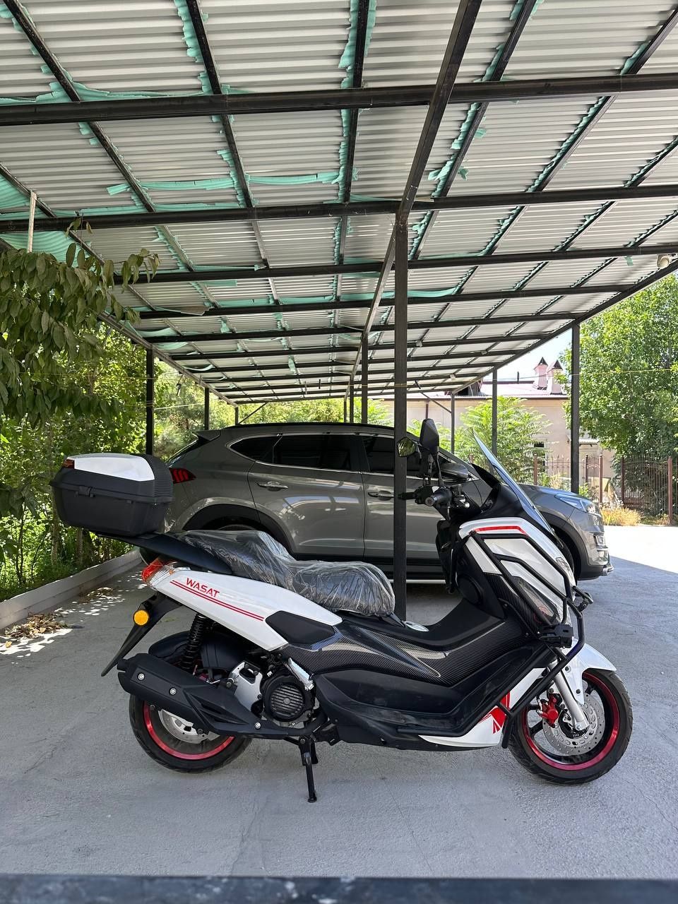 Продаётся скутер N-max