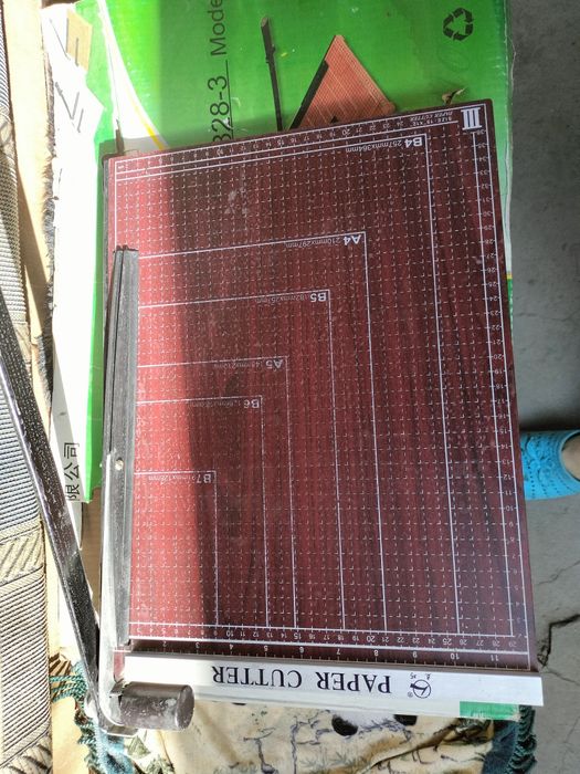 Резак для бумаги А4 гильотинный