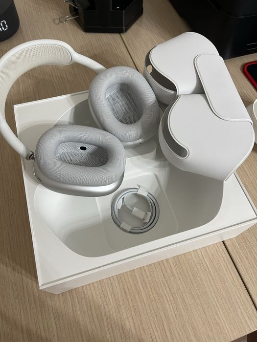 Продам AirPods Max