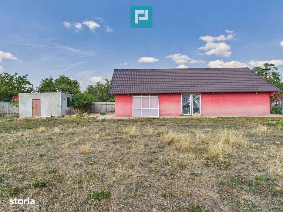 Casă/spațiu comercial pe DN79 în Zimandu Nou