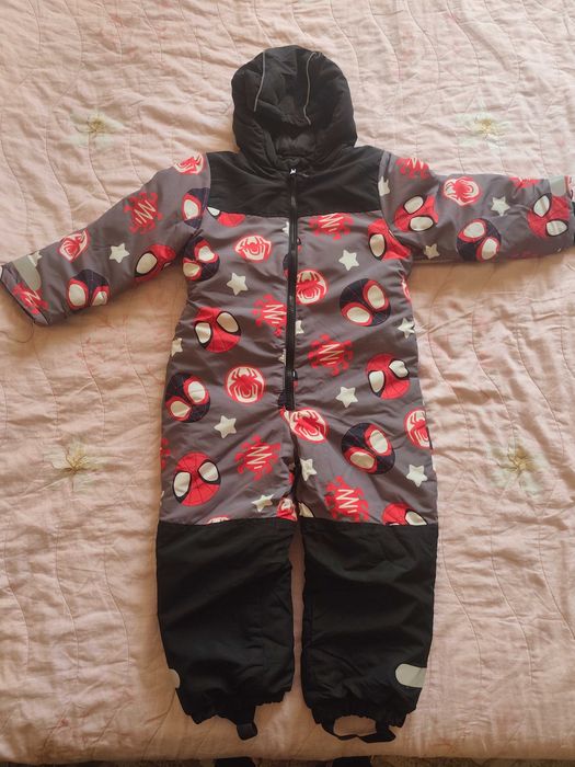 Зимен гащеризон на Спайдърмен