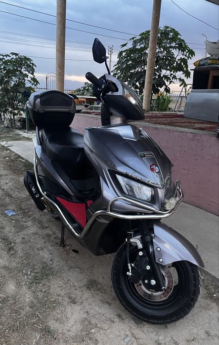 Продаю скутер М8 (125cc)