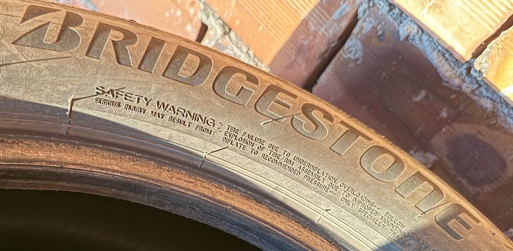 225/55/18 Bridgestone blizzak lm005