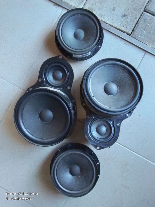 Vând boxe , geamuri , macara , ornament lateral ușă pasat cc 2011