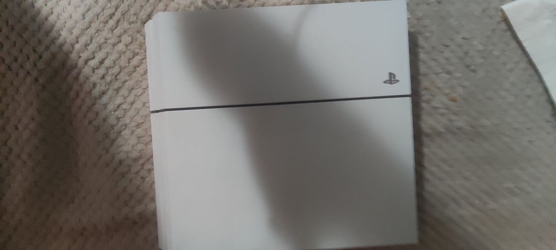 Продавам ps4 500gb