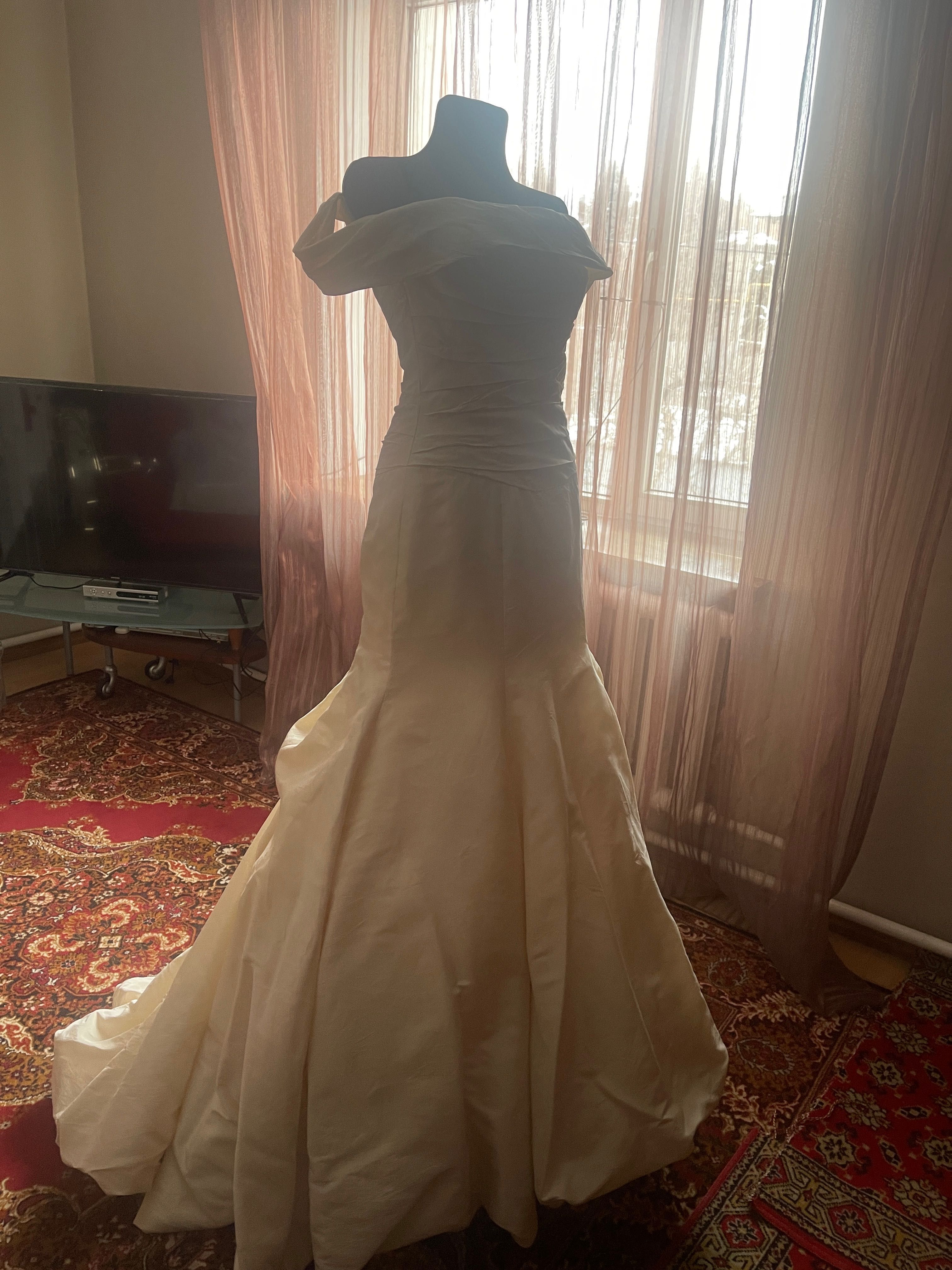 Продам свадебное платье Vera Wang