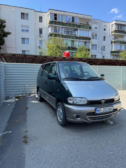 Nissan Serena 1.6 benzina din 2000