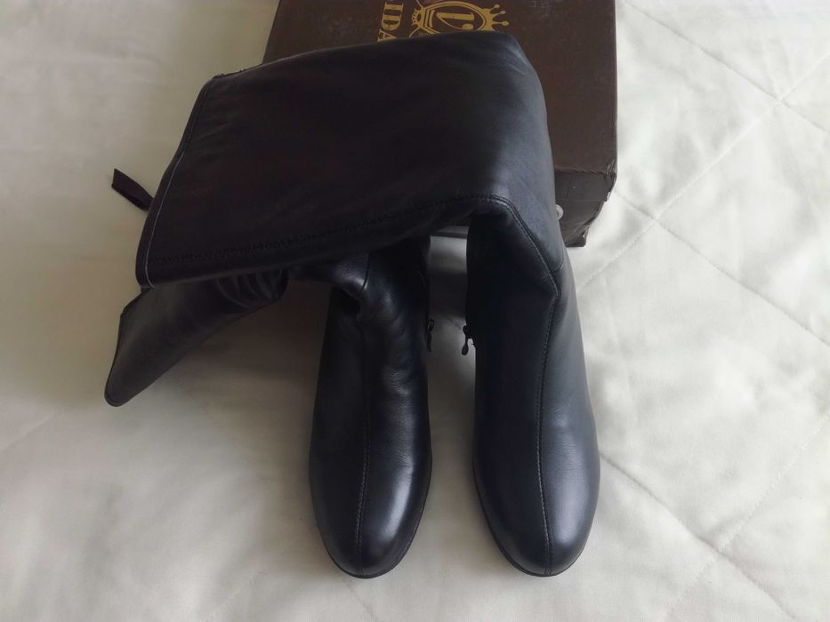 Продам кожаные сапоги с натуральным мехом (НОВЫЕ) срочно!!!