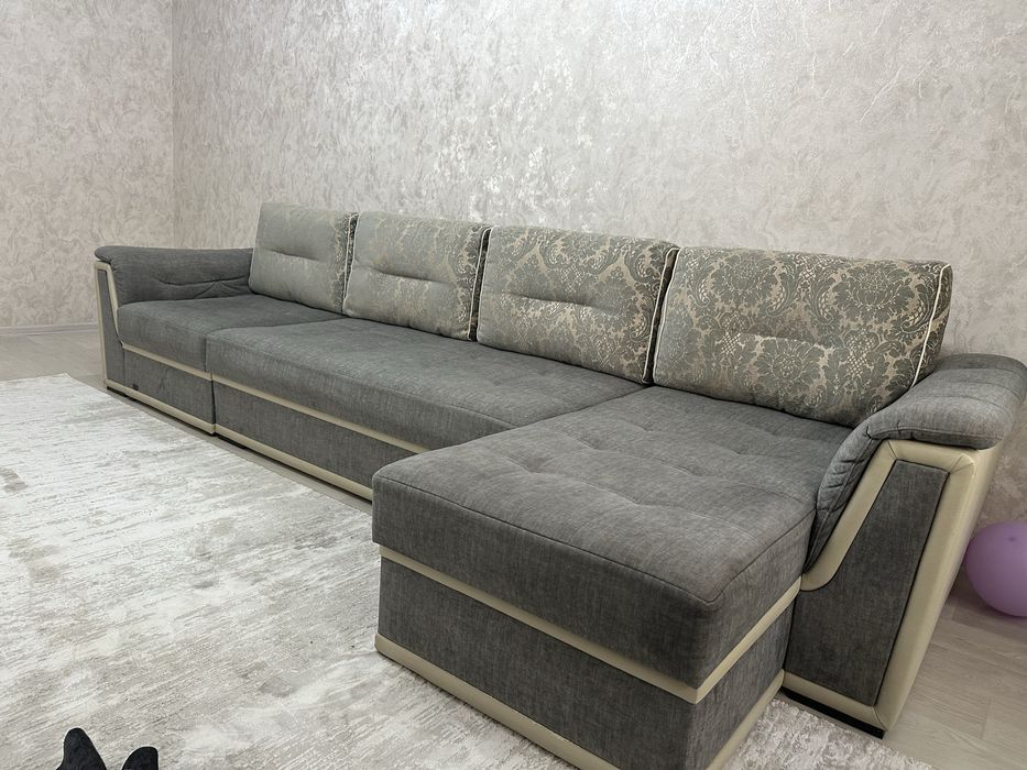 Продается диван для гостиной
