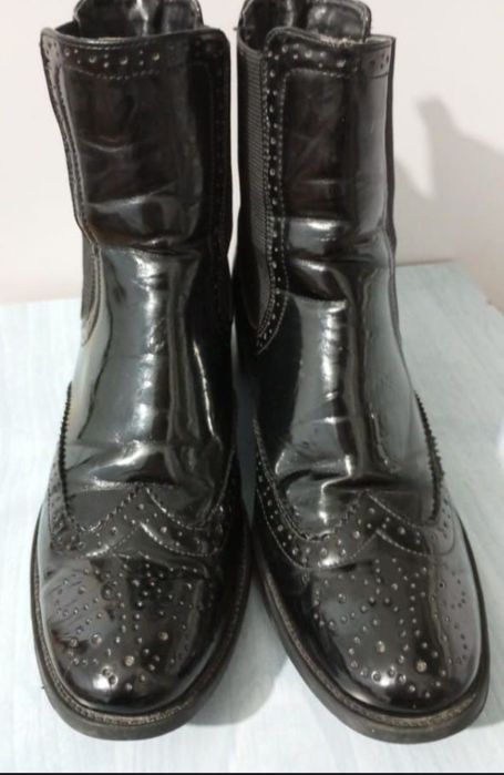 Ghete din piele naturală lăcuită, mărimea 38