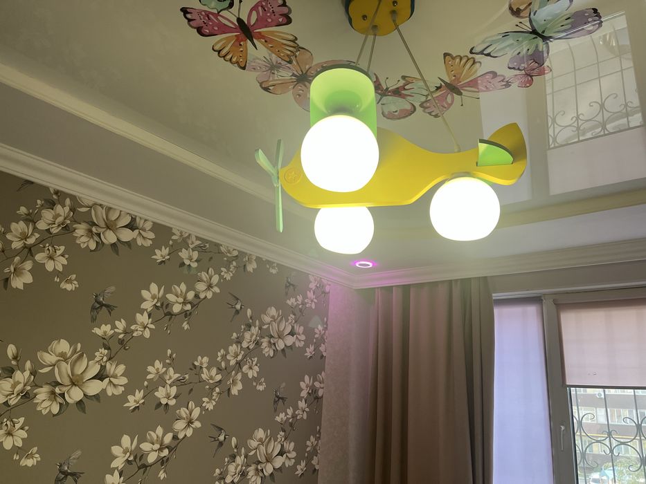 Продам люстру детскую