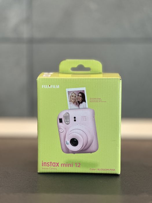 Aparat foto instant Fujifilm Instax Mini 12 Blossom Pink