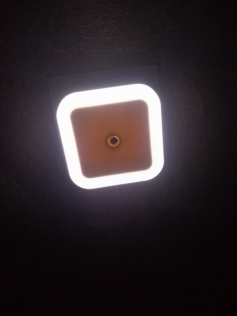 светильник реагирующий на освещение в комнате