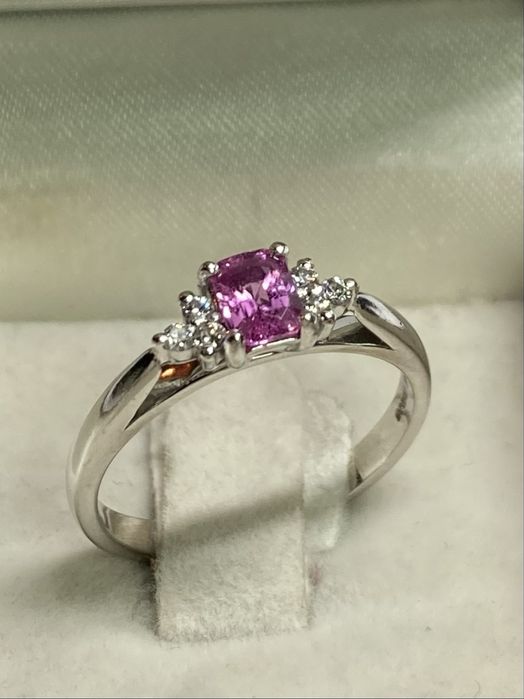 Inel aur alb 18kt.cu pink safir si diamante