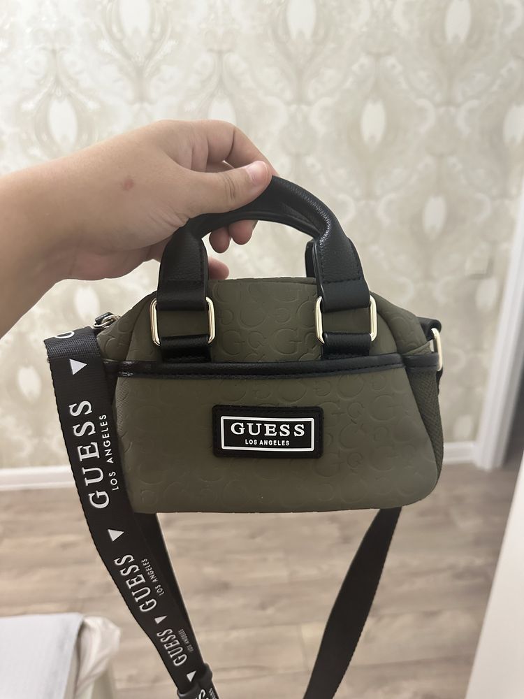 Продаю сумку Guess