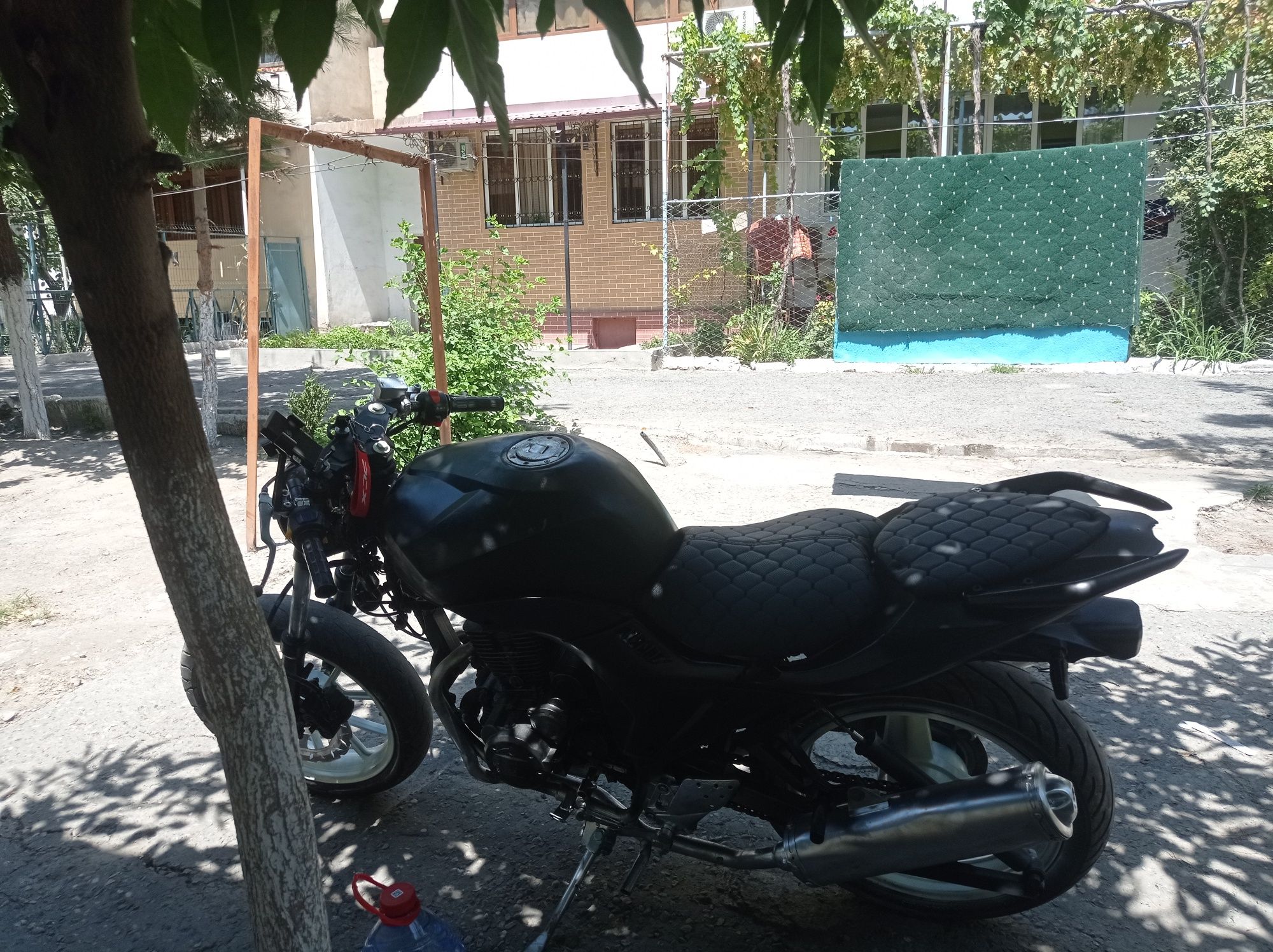 Mototsikl sotiladi varyantkayam beriladi