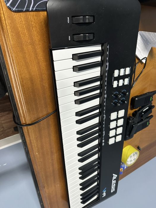 MIDI-клавиатура Alesis V49